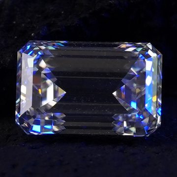 Fotografie eines Diamanten, Smaragdschliff (Beispielaufnahme)